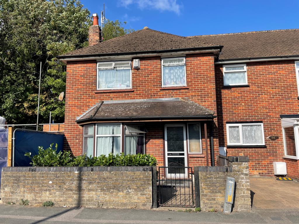 Lot: 148 - END-TERRACE HOUSE FOR INVESTMENT -